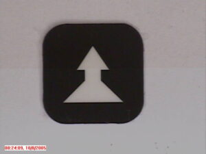 Druktoetslabel Ergo Zwart met witte pijl 2 snelheid